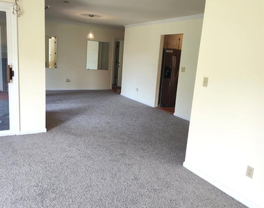 111 Bluffview Lane - Photo Thumbnail 2