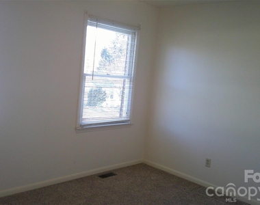 114 5th Avenue Ne - Photo Thumbnail 7