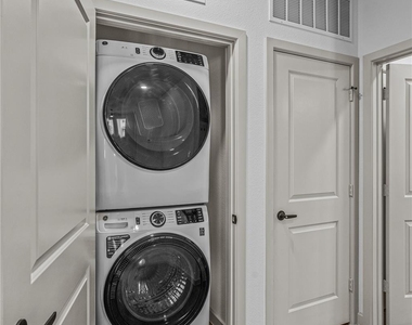 7455 W Camp Wisdom Road - Photo Thumbnail 9