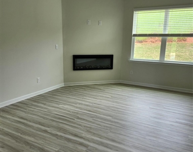 1343 37th Avenue Lane Ne - Photo Thumbnail 4