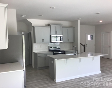 1343 37th Avenue Lane Ne - Photo Thumbnail 2