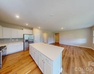139 Pampas Place - Photo Thumbnail 3