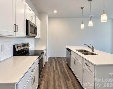6528 Harlech Street - Photo Thumbnail 2