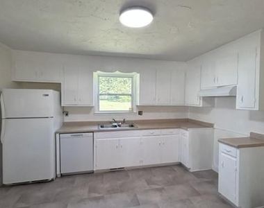 1921 Cunningham Drive - Photo Thumbnail 7