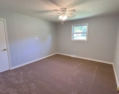 1921 Cunningham Drive - Photo Thumbnail 6