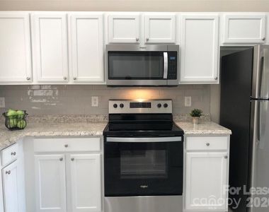 127 Golden Valley Drive - Photo Thumbnail 2
