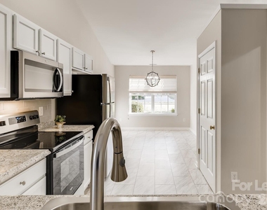 127 Golden Valley Drive - Photo Thumbnail 4