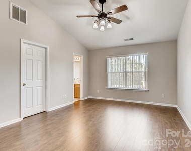 127 Golden Valley Drive - Photo Thumbnail 8