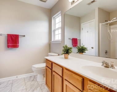 127 Golden Valley Drive - Photo Thumbnail 9