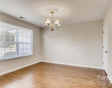 127 Golden Valley Drive - Photo Thumbnail 7