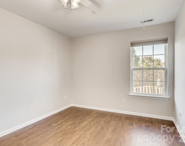 127 Golden Valley Drive - Photo Thumbnail 10
