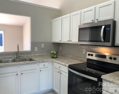 127 Golden Valley Drive - Photo Thumbnail 3