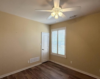 5700 Travis Drive - Photo Thumbnail 17