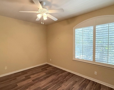 5700 Travis Drive - Photo Thumbnail 16