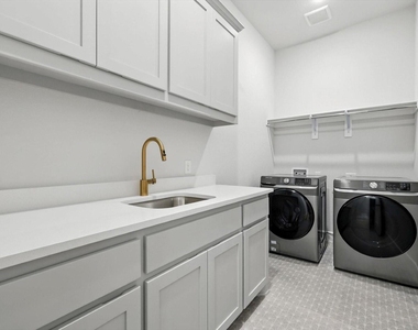 2660 Starwood Drive - Photo Thumbnail 16