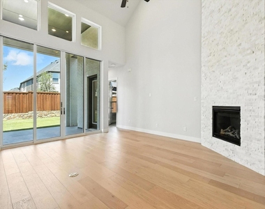 2660 Starwood Drive - Photo Thumbnail 7