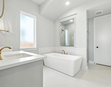 2660 Starwood Drive - Photo Thumbnail 8