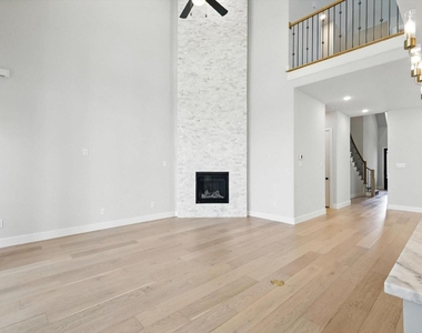 2660 Starwood Drive - Photo Thumbnail 6