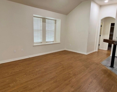 1001 Roberts Bend - Photo Thumbnail 6