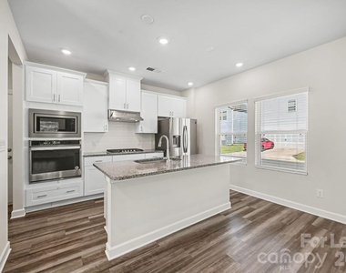 341 Cranford Drive - Photo Thumbnail 8