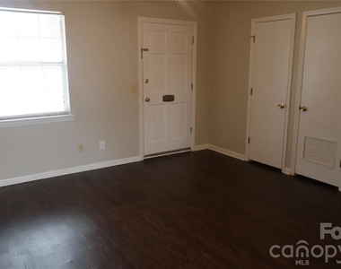 505 W Warren Street - Photo Thumbnail 3
