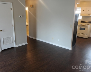 505 W Warren Street - Photo Thumbnail 4