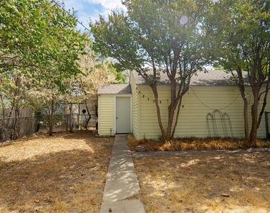 1558 W Shaw - Photo Thumbnail 14