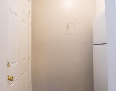 1558 W Shaw - Photo Thumbnail 8