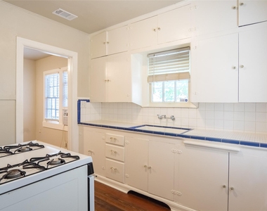 1558 W Shaw - Photo Thumbnail 9
