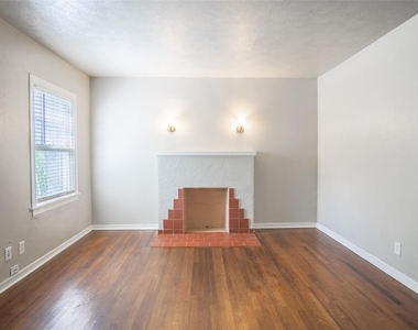 1558 W Shaw - Photo Thumbnail 2