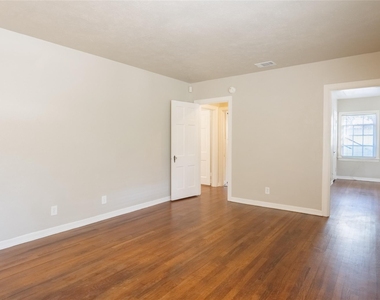 1558 W Shaw - Photo Thumbnail 3