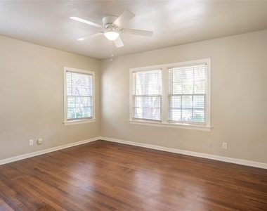 1558 W Shaw - Photo Thumbnail 4
