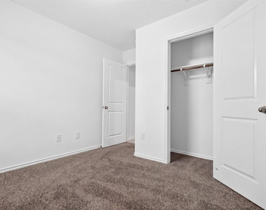 1111 Meadow Side Drive - Photo Thumbnail 27