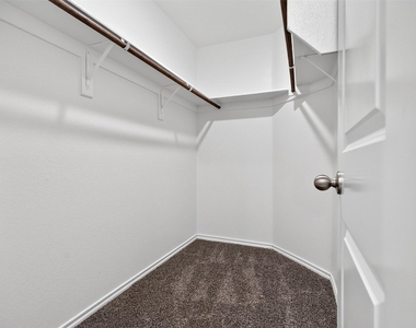 1111 Meadow Side Drive - Photo Thumbnail 5