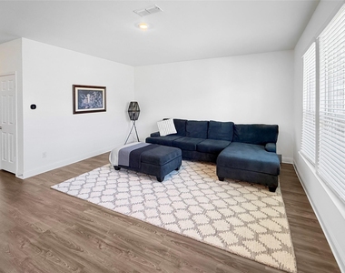 1200 Lancaster Drive - Photo Thumbnail 6