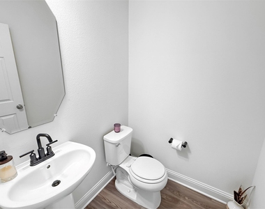 1200 Lancaster Drive - Photo Thumbnail 13