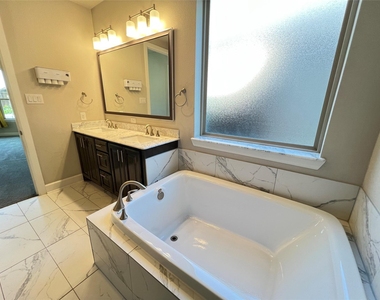 4959 Gleneagle Drive - Photo Thumbnail 18