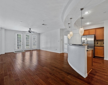 950 Henderson Street - Photo Thumbnail 2