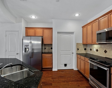 950 Henderson Street - Photo Thumbnail 7