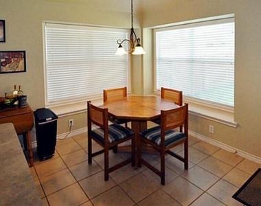 503 Dartmoor Drive - Photo Thumbnail 3