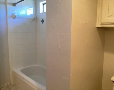 917 Excalibur Drive - Photo Thumbnail 34