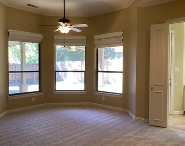 917 Excalibur Drive - Photo Thumbnail 15