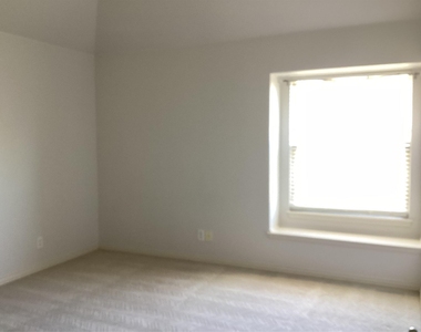 917 Excalibur Drive - Photo Thumbnail 30
