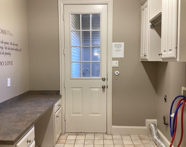 917 Excalibur Drive - Photo Thumbnail 21