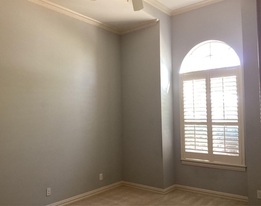 917 Excalibur Drive - Photo Thumbnail 22