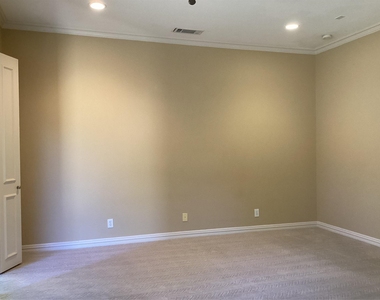 917 Excalibur Drive - Photo Thumbnail 16