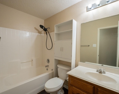 233 Willow Creek Lane - Photo Thumbnail 4
