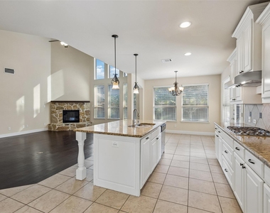 15994 Trail Glen Drive - Photo Thumbnail 9