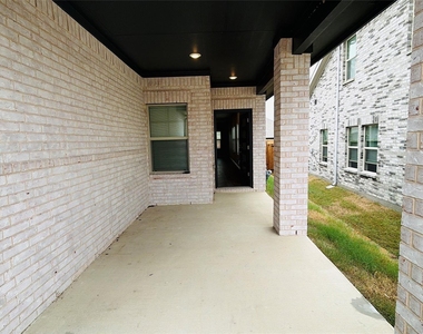 505 Blanton Street - Photo Thumbnail 3