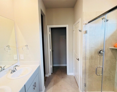 505 Blanton Street - Photo Thumbnail 17